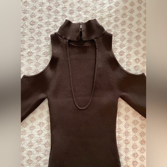 Astr the Label - Slim Fitting Turtleneck with Shoulder Cutouts - Picture 2 of 3